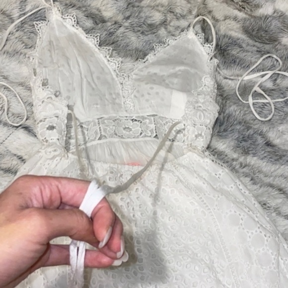 Lulumari White Eyelet Cut Out Dress Small - Picture 5 of 8